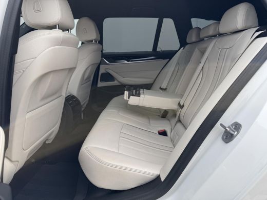 BMW 5 Serie Touring 530e High Executive INDIVIDUAL / Dealer Onderhouden / Harman Kardon / 1.700 kg Trekgewich... ActivLease financial lease
