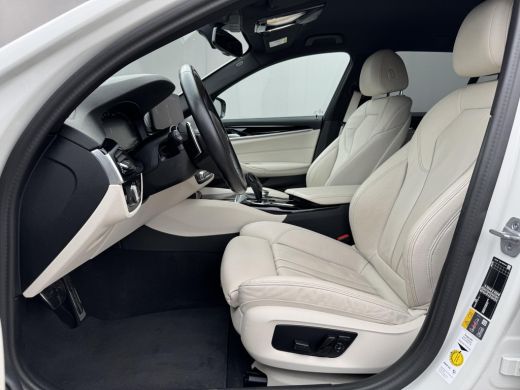 BMW 5 Serie Touring 530e High Executive INDIVIDUAL / Dealer Onderhouden / Harman Kardon / 1.700 kg Trekgewich... ActivLease financial lease