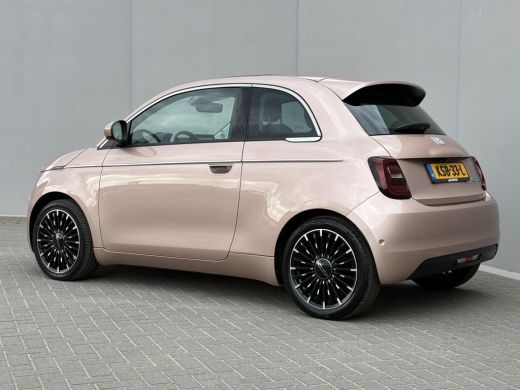Fiat 500e La Prima 42 kWh / SOH 94% / Apple Carplay/Android Auto / Achteruitrijcamera / Adaptieve Cruise Co... ActivLease financial lease