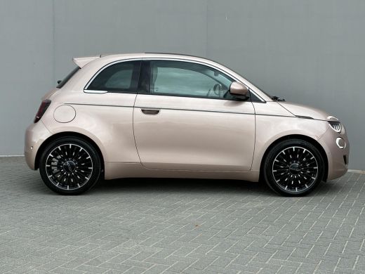 Fiat 500e La Prima 42 kWh / SOH 94% / Apple Carplay/Android Auto / Achteruitrijcamera / Adaptieve Cruise Co... ActivLease financial lease