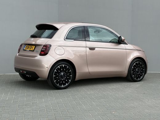 Fiat 500e La Prima 42 kWh / SOH 94% / Apple Carplay/Android Auto / Achteruitrijcamera / Adaptieve Cruise Co... ActivLease financial lease