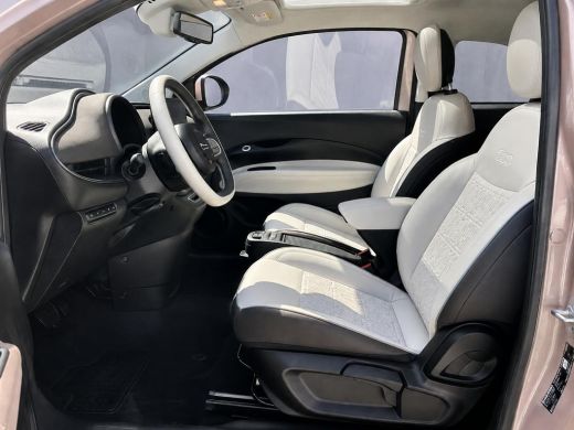 Fiat 500e La Prima 42 kWh / SOH 94% / Apple Carplay/Android Auto / Achteruitrijcamera / Adaptieve Cruise Co... ActivLease financial lease