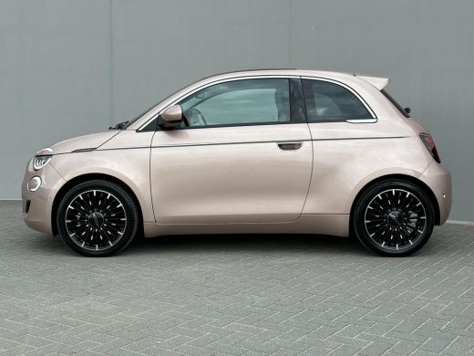 Fiat 500e La Prima 42 kWh / SOH 94% / Apple Carplay/Android Auto / Achteruitrijcamera / Adaptieve Cruise Co... ActivLease financial lease