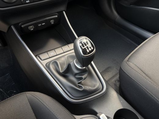 Hyundai Bayon 1.0 T-GDI E-Motion / Uit Voorraad Leverbaar / Snel Rijden / Navigatie / Cruise Control Adaptief /... ActivLease financial lease