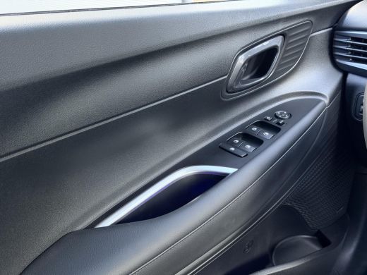Hyundai Bayon 1.0 T-GDI Premium Automaat / Automaat / LED Verlichting / Stoel- & Stuurverwarming / Keyless / Cl... ActivLease financial lease