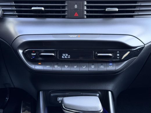 Hyundai Bayon 1.0 T-GDI Premium Automaat / Automaat / LED Verlichting / Stoel- & Stuurverwarming / Keyless / Cl... ActivLease financial lease