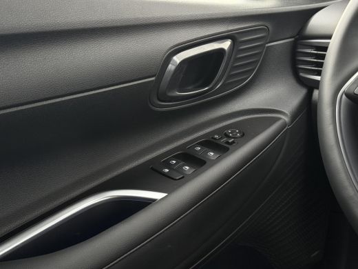 Hyundai Bayon 1.0 T-GDI Premium / Dodehoekdetectie / Stoel- & Stuurverwarming / Achteruitrijcamera / Climate Co... ActivLease financial lease