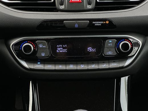 Hyundai i30 1.0 T-GDi MHEV Comfort / Demo Deal / Navigatie / Climate & Cruise Control / 8 Inch Multimediasche... ActivLease financial lease