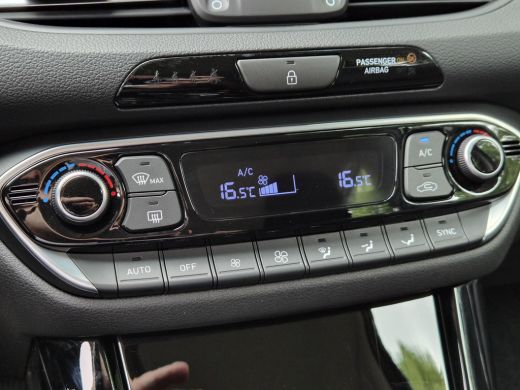 Hyundai i30 1.0 T-GDi MHEV Comfort / Fabrieksgarantie tot 07-2029 / Dealer onderhouden / All season banden / ... ActivLease financial lease