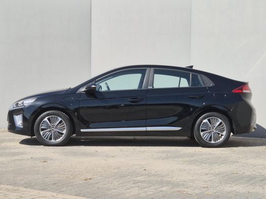 Hyundai IONIQ 1.6 GDi PHEV Comfort / SOH 95.9% / All season banden / Stuur- & Stoelverwarming / Navigatie via A... ActivLease financial lease