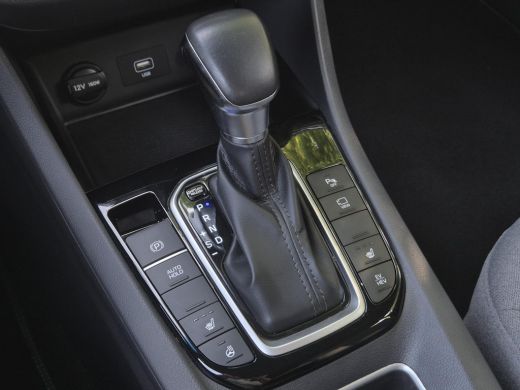 Hyundai IONIQ 1.6 GDi PHEV Comfort / SOH 95.9% / All season banden / Stuur- & Stoelverwarming / Navigatie via A... ActivLease financial lease