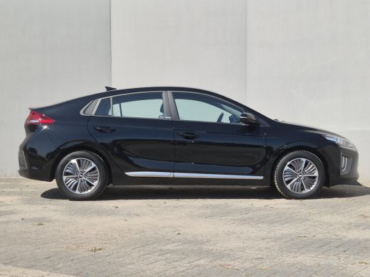 Hyundai IONIQ 1.6 GDi PHEV Comfort / SOH 95.9% / All season banden / Stuur- & Stoelverwarming / Navigatie via A... ActivLease financial lease