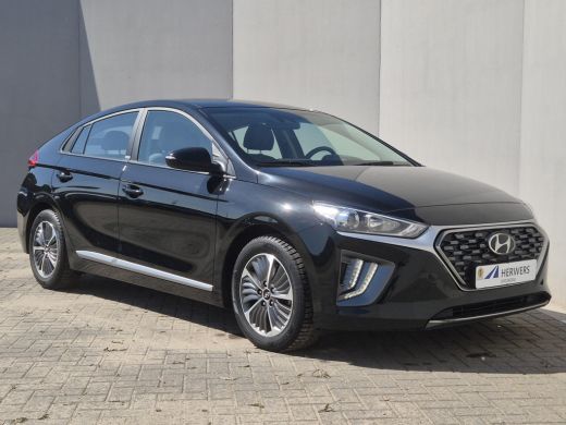 Hyundai IONIQ 1.6 GDi PHEV Comfort / SOH 95.9% / All season banden / Stuur- & Stoelverwarming / Navigatie via A... ActivLease financial lease