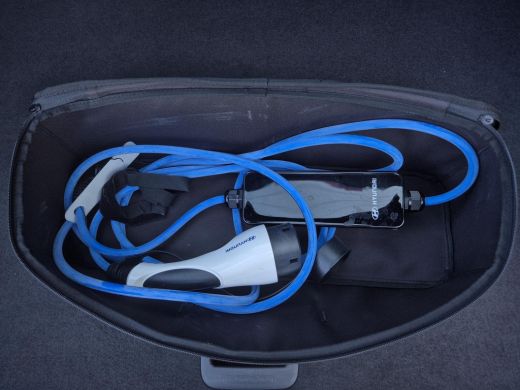 Hyundai IONIQ 1.6 GDi PHEV Comfort / SOH 95.9% / All season banden / Stuur- & Stoelverwarming / Navigatie via A... ActivLease financial lease