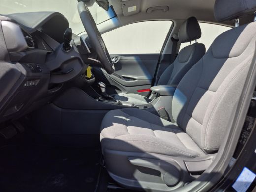 Hyundai IONIQ 1.6 GDi PHEV Comfort / SOH 95.9% / All season banden / Stuur- & Stoelverwarming / Navigatie via A... ActivLease financial lease