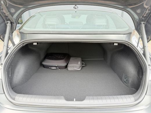 Hyundai IONIQ 6 Style 53 kWh / Rijklaarprijs / Snel Leverbaar maar Beperkt Leverbaar / Dyamische Navigatie / Adap... ActivLease financial lease