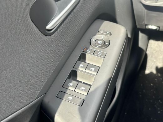 Hyundai Kona 1.6 GDI HEV Comfort /  Direct Leverbaar / Navigatie / 18" LMV / Adaptieve Cruise Control / ActivLease financial lease