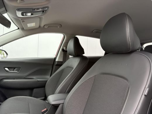 Hyundai Kona 1.6 GDI HEV Comfort Plus / Stoelverwarming voor en achter / Stuurverwarming / Navigatie / Apple C... ActivLease financial lease