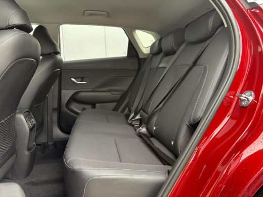 Hyundai Kona 1.6 GDI HEV Comfort Plus / Stoelverwarming voor en achter / Stuurverwarming / Navigatie / Apple C... ActivLease financial lease