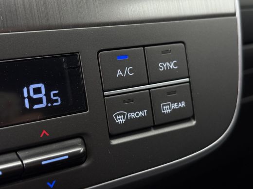Hyundai Kona 1.6 GDI HEV Comfort Plus / Stoelverwarming voor en achter / Stuurverwarming / Navigatie / Apple C... ActivLease financial lease