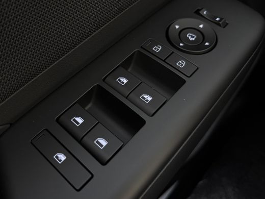 Hyundai Kona 1.6 GDI HEV Premium Sky / Demo Deal / Trekhaak Afneembaar 13-Polig / Stoelverkoeling / Stoelverwa... ActivLease financial lease