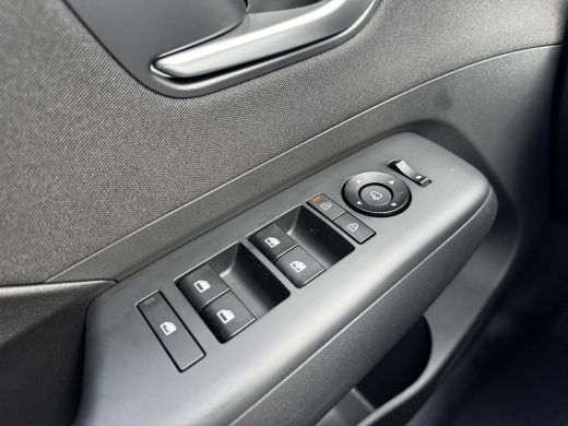 Hyundai Kona Comfort 48.4 kWh / Rijklaarprijs / Direct Leverbaar ActivLease financial lease