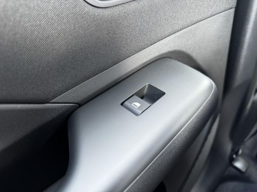 Hyundai Kona Comfort 48.4 kWh / Rijklaarprijs / Direct Leverbaar ActivLease financial lease