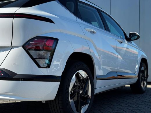 Hyundai Kona Comfort 64.8 kWh / Achteruitrijcamera / Dynamische Navigatie / Adaptive Cruise Control / Climate ... ActivLease financial lease