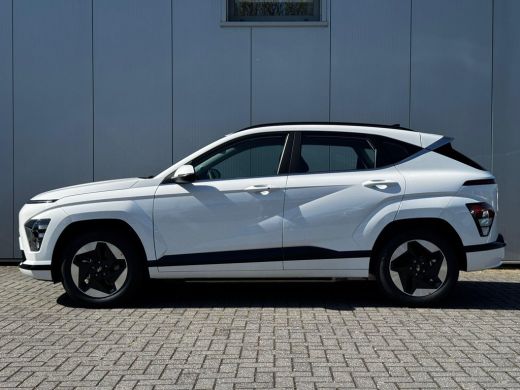 Hyundai Kona Comfort 64.8 kWh / Achteruitrijcamera / Dynamische Navigatie / Adaptive Cruise Control / Climate ... ActivLease financial lease