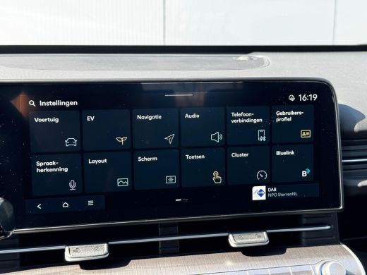 Hyundai Kona Comfort 64.8 kWh / Achteruitrijcamera / Dynamische Navigatie / Adaptive Cruise Control / Climate ... ActivLease financial lease