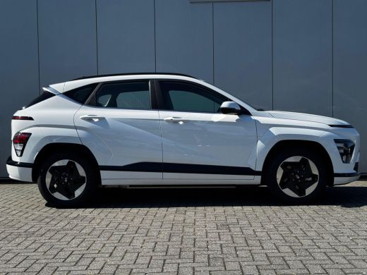 Hyundai Kona Comfort 64.8 kWh / Achteruitrijcamera / Dynamische Navigatie / Adaptive Cruise Control / Climate ... ActivLease financial lease