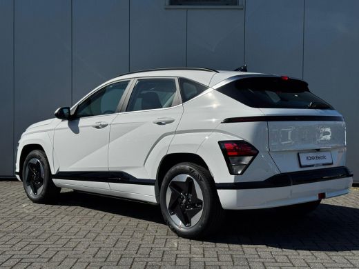 Hyundai Kona Comfort 64.8 kWh / Achteruitrijcamera / Dynamische Navigatie / Adaptive Cruise Control / Climate ... ActivLease financial lease