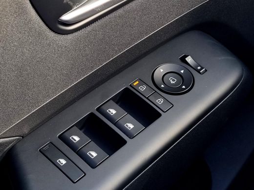 Hyundai Kona Comfort Smart 65.4 kWh / Navigatie / Cruise Control Adaptief / Climate Control / Achterklep Elekt... ActivLease financial lease