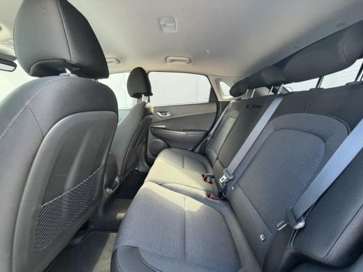 Hyundai Kona EV Comfort Smart 39 kWh / Accu SOH 91% / Warmtepomp / Navigatie / Adaptieve Cruise / CCS Laden / ... ActivLease financial lease