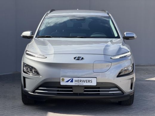 Hyundai Kona EV Comfort Smart 39 kWh / Accu SOH 91% / Warmtepomp / Navigatie / Adaptieve Cruise / CCS Laden / ... ActivLease financial lease