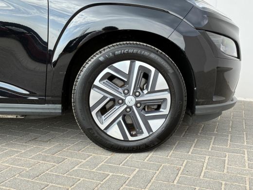 Hyundai Kona Kona EV Fashion 39 kWh / SOH 95% / Fabrieksgarantie t/m 05-2027 / Dealer Onderhouden / Apple Carp... ActivLease financial lease