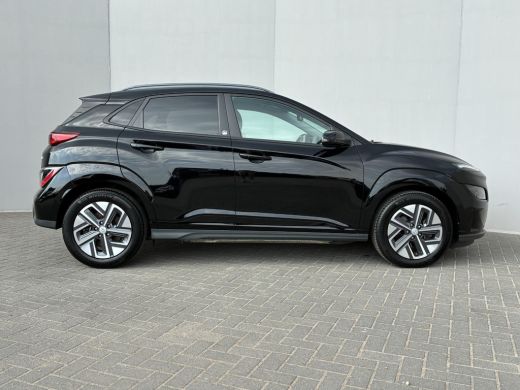 Hyundai Kona Kona EV Fashion 39 kWh / SOH 95% / Fabrieksgarantie t/m 05-2027 / Dealer Onderhouden / Apple Carp... ActivLease financial lease