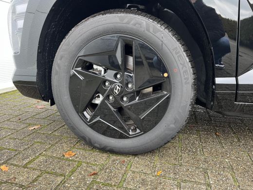 Hyundai Kona Long Range Pure Edition 64.8 kWh / Nieuw Uit Voorraad Leverbaar / Navigatie / Cruise Control Adap... ActivLease financial lease