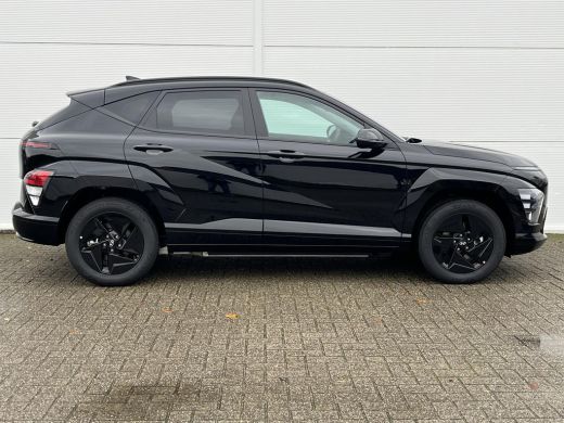 Hyundai Kona Long Range Pure Edition 64.8 kWh / Nieuw Uit Voorraad Leverbaar / Navigatie / Cruise Control Adap... ActivLease financial lease
