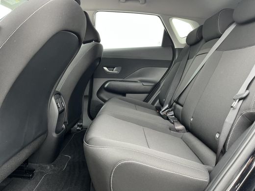 Hyundai Kona Long Range Pure Edition 64.8 kWh / Nieuw Uit Voorraad Leverbaar / Navigatie / Cruise Control Adap... ActivLease financial lease