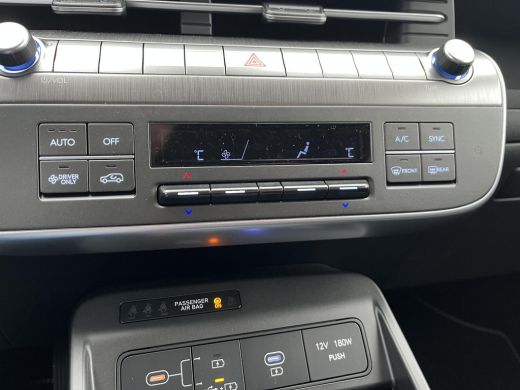 Hyundai Kona Long Range Pure Edition 64.8 kWh / Nieuw Uit Voorraad Leverbaar / Navigatie / Cruise Control Adap... ActivLease financial lease