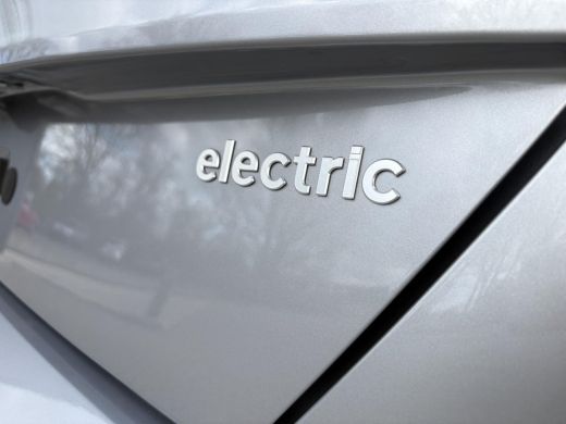 Hyundai Kona N Line Business 64.8 kWh / Uit Voorraad Leverbaar / Nieuw / Navigatie / Stoelverwarming & Stuurwi... ActivLease financial lease