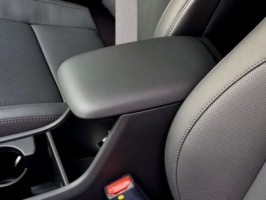 Hyundai Kona Premium 64.8 kWh / Uit Voorraad Leverbaar / Navigatie / Stoel verkoeling&Verwarming voorzijde / ActivLease financial lease
