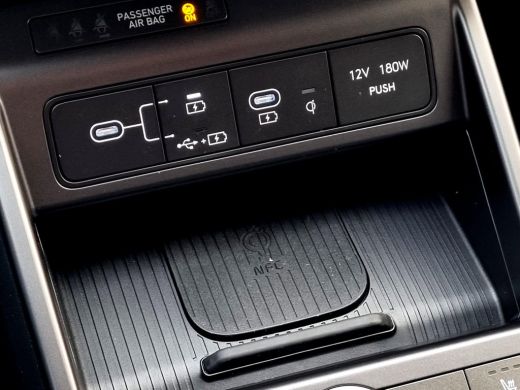 Hyundai Kona Premium 64.8 kWh / Uit Voorraad Leverbaar / Navigatie / Stoel verkoeling&Verwarming voorzijde / ActivLease financial lease