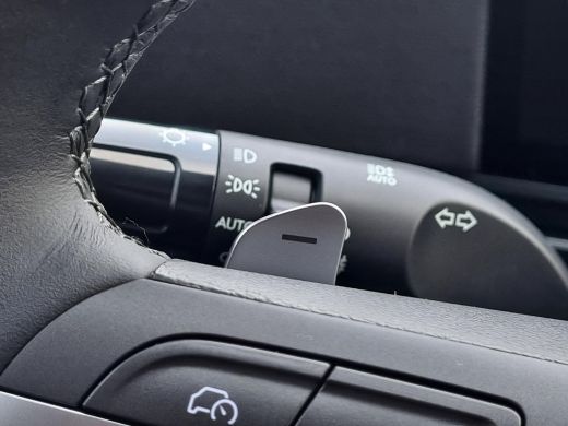 Hyundai Kona Premium 64.8 kWh / Uit Voorraad Leverbaar / Navigatie / Stoel verkoeling&Verwarming voorzijde / ActivLease financial lease