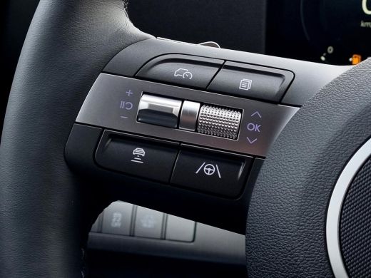 Hyundai Kona Premium 64.8 kWh / Uit Voorraad Leverbaar / Navigatie / Stoel verkoeling&Verwarming voorzijde / ActivLease financial lease