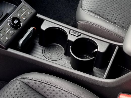 Hyundai Kona Premium 64.8 kWh / Uit Voorraad Leverbaar / Navigatie / Stoel verkoeling&Verwarming voorzijde / ActivLease financial lease