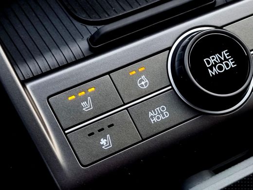 Hyundai Kona Premium 64.8 kWh / Uit Voorraad Leverbaar / Navigatie / Stoel verkoeling&Verwarming voorzijde / ActivLease financial lease