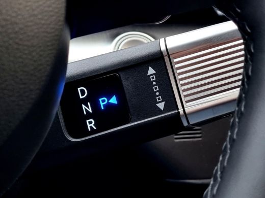 Hyundai Kona Premium 64.8 kWh / Uit Voorraad Leverbaar / Navigatie / Stoel verkoeling&Verwarming voorzijde / ActivLease financial lease