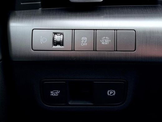 Hyundai Kona Premium 64.8 kWh / Uit Voorraad Leverbaar / Navigatie / Stoel verkoeling&Verwarming voorzijde / ActivLease financial lease